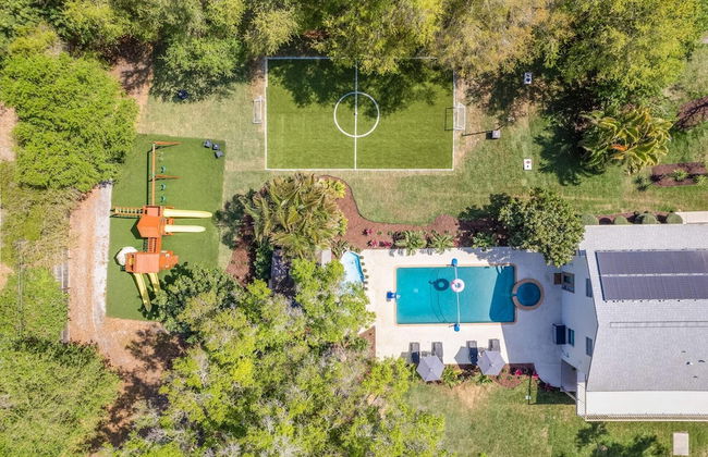 Luxe Largo Retreat: Pool, Games, Basketball & More - Foto 8