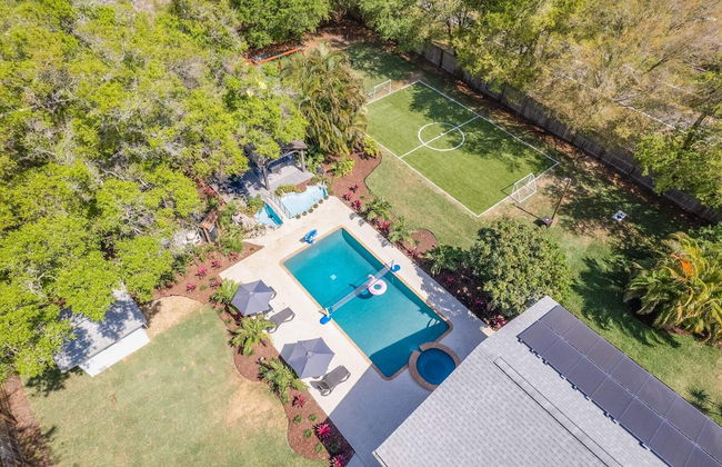 Luxe Largo Retreat: Pool, Games, Basketball & More - Foto 6