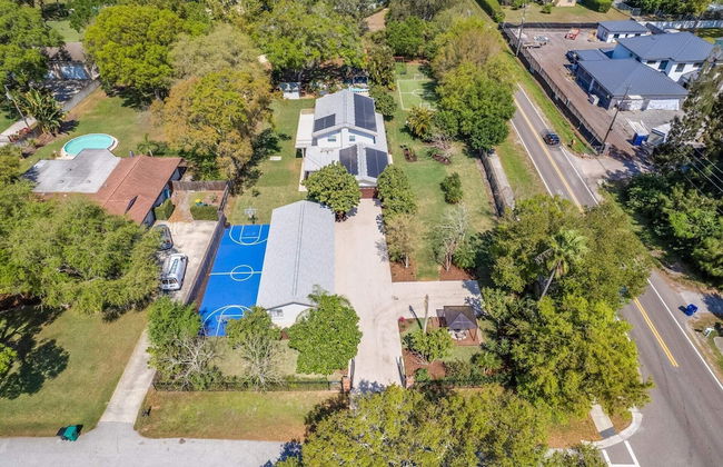 Luxe Largo Retreat: Pool, Games, Basketball & More - Foto 69