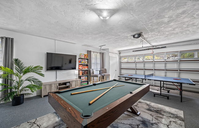 Luxe Largo Retreat: Pool, Games, Basketball & More - Foto 26