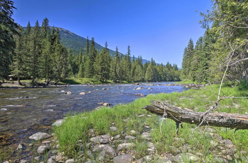 Photo 19 - Expansive Moyie Riverfront Cabin - Pets Welcome