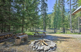 Foto 3 - Expansive Moyie Riverfront Cabin - Pets Welcome