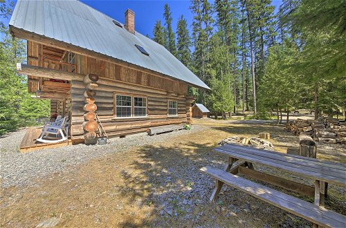 Photo 21 - Expansive Moyie Riverfront Cabin - Pets Welcome