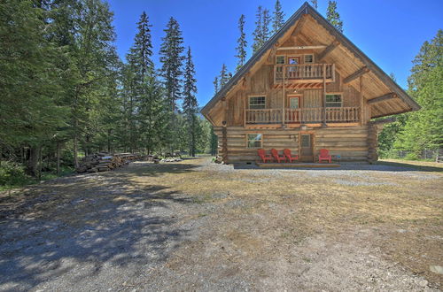 Foto 31 - Expansive Moyie Riverfront Cabin - Pets Welcome