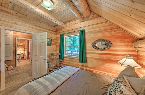 Foto 7 - Expansive Moyie Riverfront Cabin - Pets Welcome