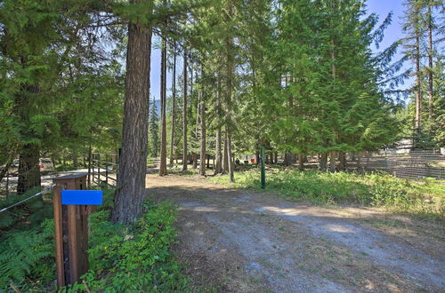 Photo 6 - Expansive Moyie Riverfront Cabin - Pets Welcome