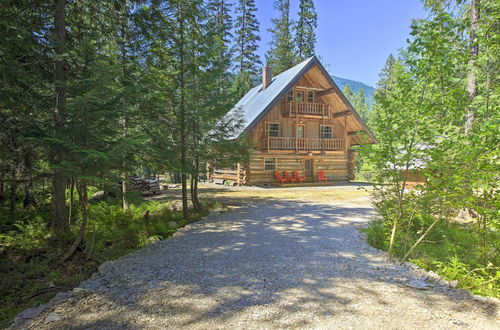 Photo 23 - Expansive Moyie Riverfront Cabin - Pets Welcome