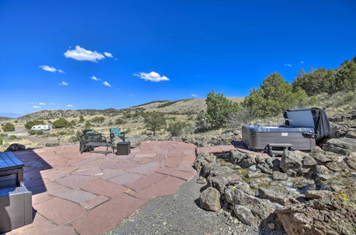 Foto 31 - Peaceful Cabin w/ Panoramic Mtn Views & Hot Tub