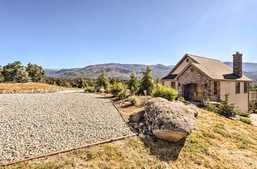 Photo 17 - Lovely Mountain Cottage w/ Pool: 28 Mi to Yosemite