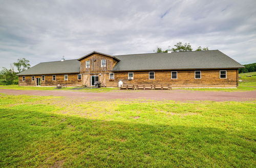 Photo 23 - Luxurious Lakefront Estate - Pets Welcome