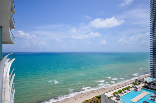 Photo 20 - Lux 2BR Condo at Hollywood Beach