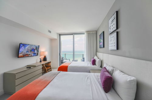 Foto 4 - Lux 2BR Condo at Hollywood Beach