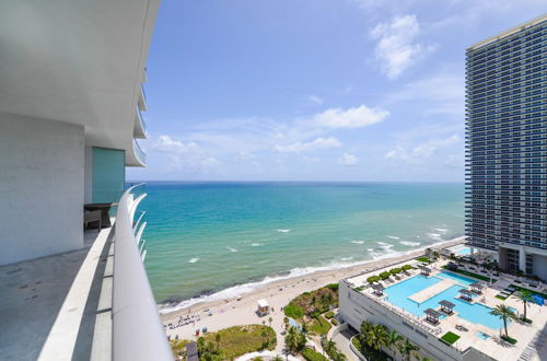 Photo 18 - Lux 2BR Condo at Hollywood Beach