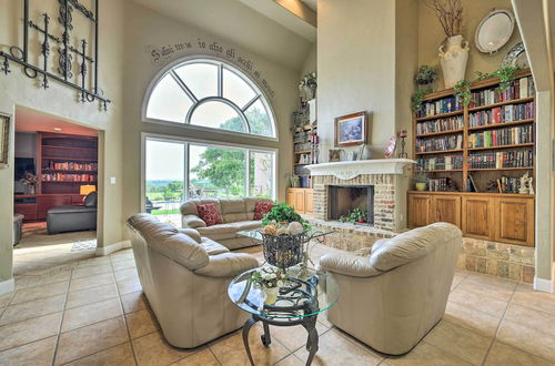 Photo 21 - Extravagant 4,500 Sq Ft Home in Hill Country