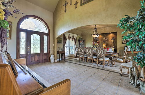 Photo 9 - Extravagant 4,500 Sq Ft Home in Hill Country