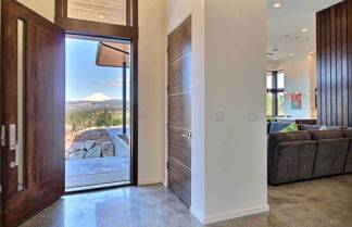 Photo 3 - 'pahto's Retreat' Luxe White Salmon Home W/hot Tub