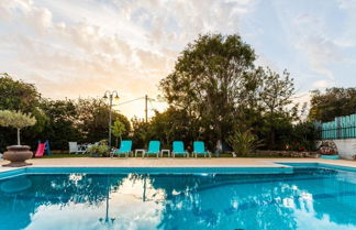 Photo 2 - Beachfront Luxury Villa-private Pool Garden Heaven
