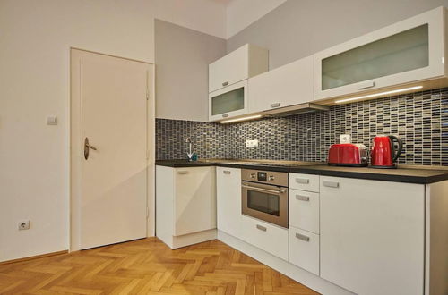 Foto 9 - Spacious 1 Bed Basilica Apartment - With Balcony