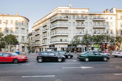 Photo 28 - Spacious 1 Bed Basilica Apartment - With Balcony