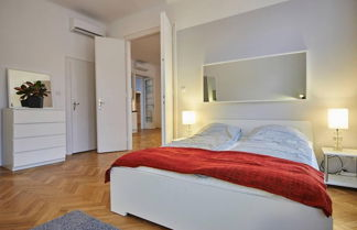 Photo 3 - Spacious 1 Bed Basilica Apartment - With Balcony