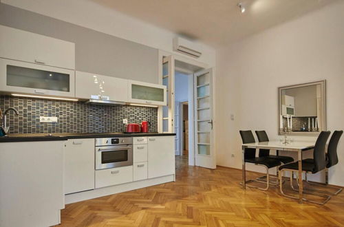 Photo 8 - Spacious 1 Bed Basilica Apartment - With Balcony