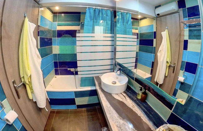 Deluxe Beach Apartment- Sleeps 2 & Private Terrace - Foto 15