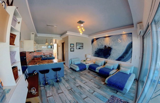 Deluxe Beach Apartment- Sleeps 2 & Private Terrace - Foto 17