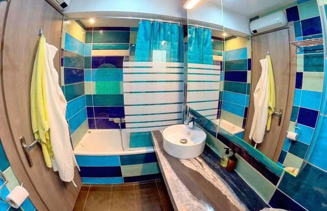 Deluxe Beach Apartment- Sleeps 2 & Private Terrace - Foto 13