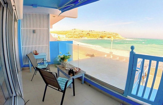 Deluxe Beach Apartment- Sleeps 2 & Private Terrace - Foto 23
