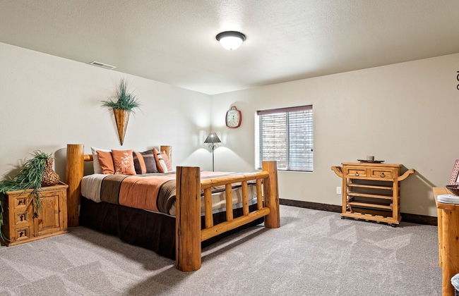 Larkspur Hills 5 BR Villa with Hot Tub - Photo 6