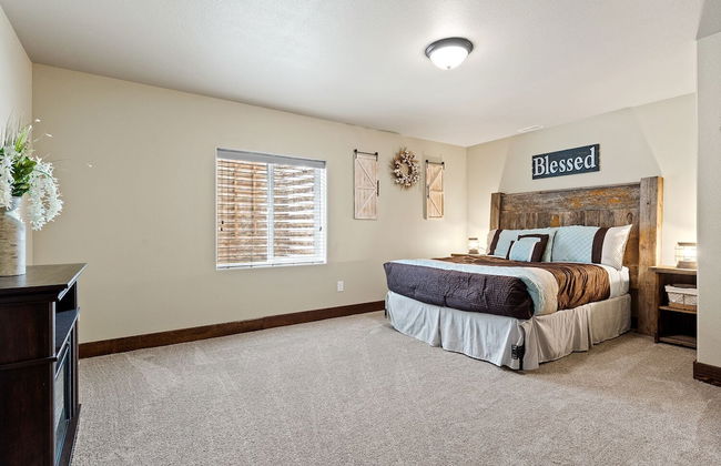 Larkspur Hills 5 BR Villa with Hot Tub - Photo 5