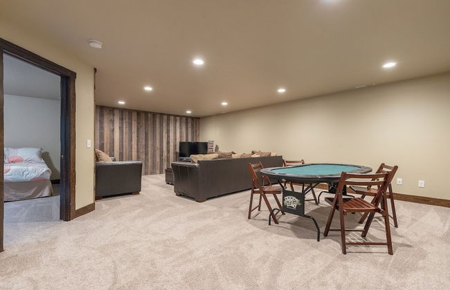 Larkspur Hills 5 BR Villa with Hot Tub - Photo 25