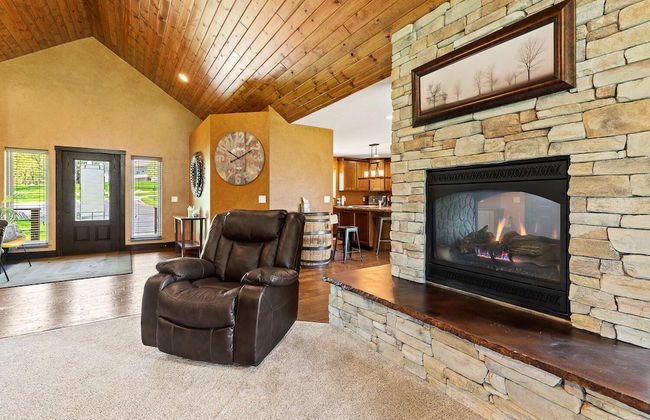 Larkspur Hills 5 BR Villa with Hot Tub - Photo 28