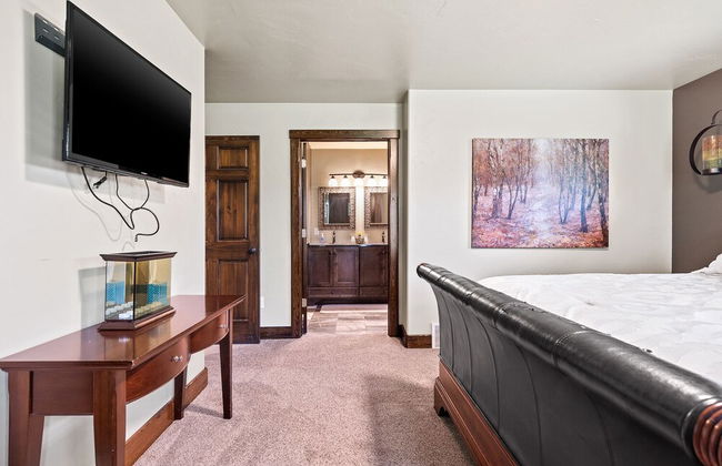 Larkspur Hills 5 BR Villa with Hot Tub - Photo 3