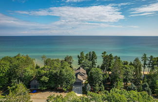 Foto 1 - Waterfront Lake Huron Getaway w/ Private Beach