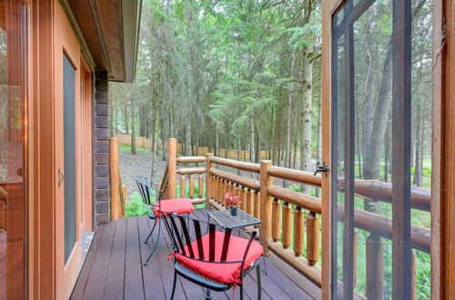 Photo 7 - Magical Metamora Cottage w/ Fire Pit, Pond, Deck