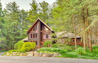 Foto 1 - Magical Metamora Cottage w/ Fire Pit, Pond, Deck