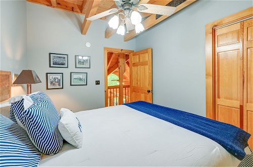 Foto 19 - Scenic Blue Ridge Cabin Rental w/ Resort Amenities