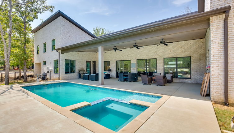 Photo 1 - Luxe Waterfront Home in Malakoff w/ Pool + Hot Tub