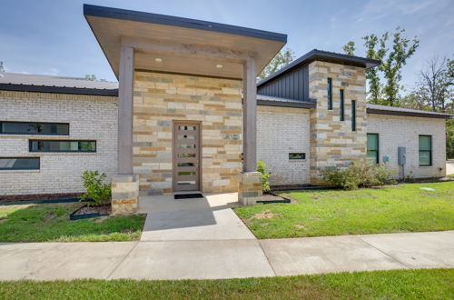 Photo 41 - Luxe Waterfront Home in Malakoff w/ Pool + Hot Tub