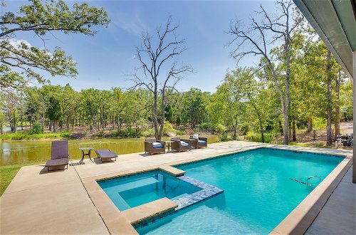 Photo 15 - Luxe Waterfront Home in Malakoff w/ Pool + Hot Tub