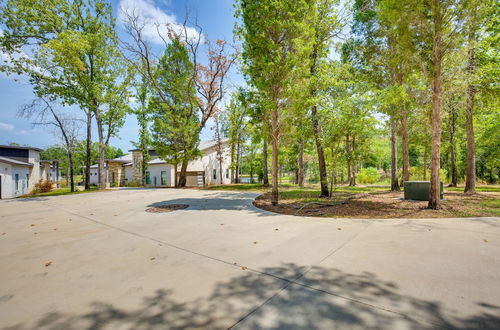 Photo 40 - Luxe Waterfront Home in Malakoff w/ Pool + Hot Tub