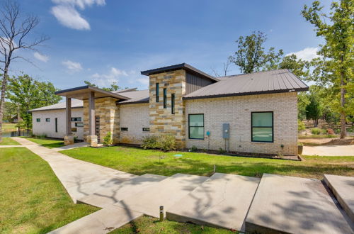 Photo 20 - Luxe Waterfront Home in Malakoff w/ Pool + Hot Tub