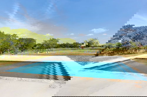 Foto 2 - Spacious Wills Point Retreat w/ Pool & Pond