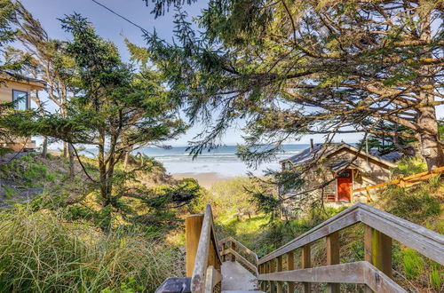 Photo 6 - Lovely Cannon Beach Vacation Rental w/ Hot Tub