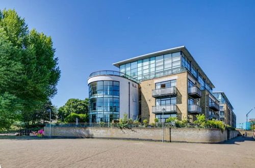 Foto 11 - Brand New 2-bed Apartment in Brentford Kew Gardens