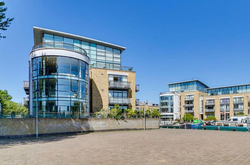 Photo 10 - Brand New 2-bed Apartment in Brentford Kew Gardens