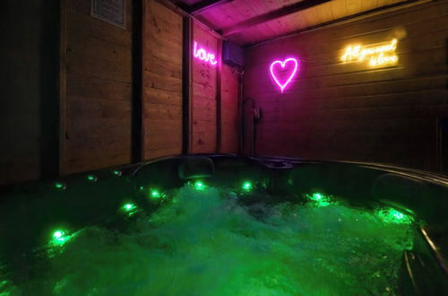 Foto 14 - Perfect Couple Retreat To Unwind&relax With Hottub