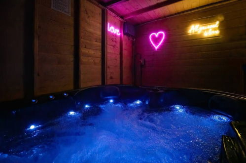 Foto 14 - Perfect Couple Retreat To Unwind&relax With Hottub