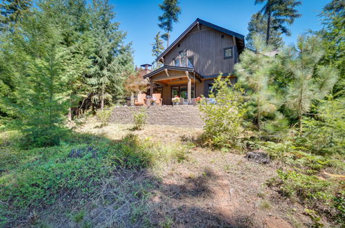 Photo 21 - Stunning Cle Elum Retreat w/ Fire Pit & Hot Tub